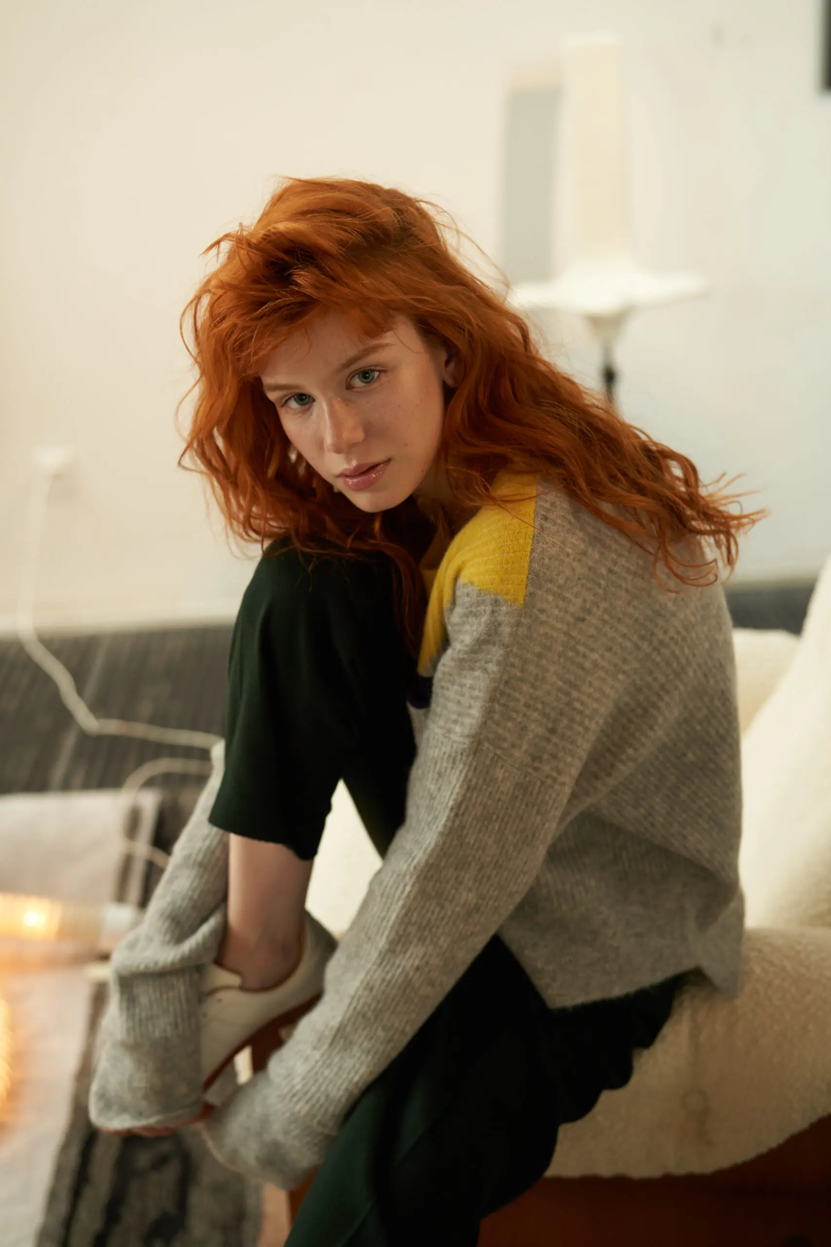V-Neck Colorblock Mohair Knit Sweater - 图片 10